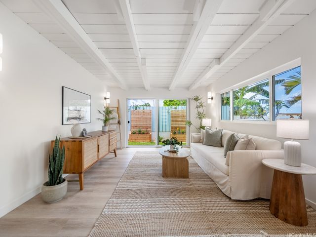 7247 Nohili Street, Honolulu, HI 96825