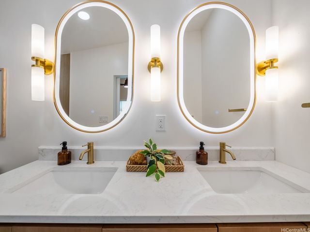 7247 Nohili Street, Honolulu, HI 96825