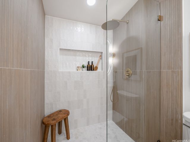 7247 Nohili Street, Honolulu, HI 96825