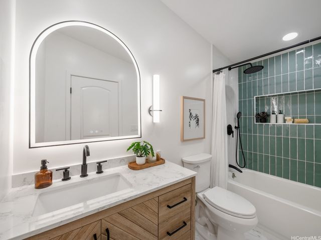 7247 Nohili Street, Honolulu, HI 96825