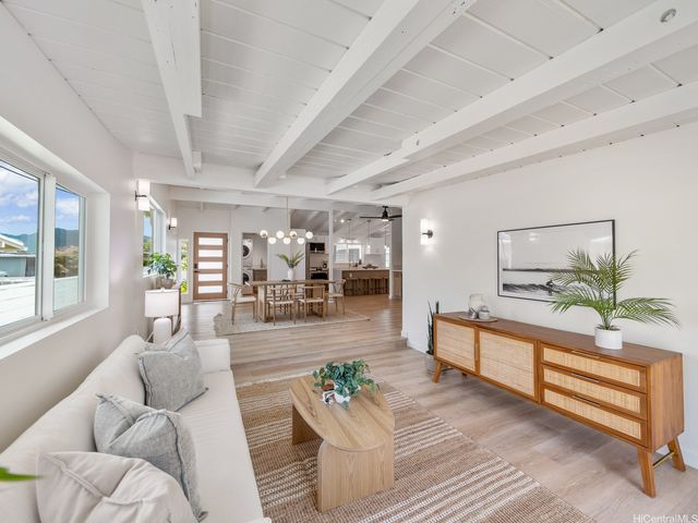 7247 Nohili Street, Honolulu, HI 96825