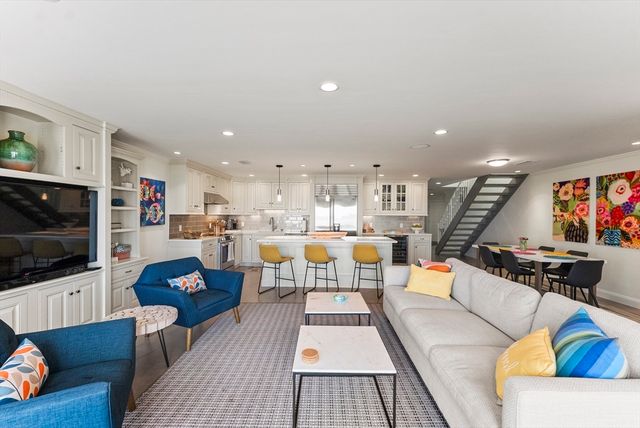 64 Cliffside Dr In Season, Plymouth, MA 02360