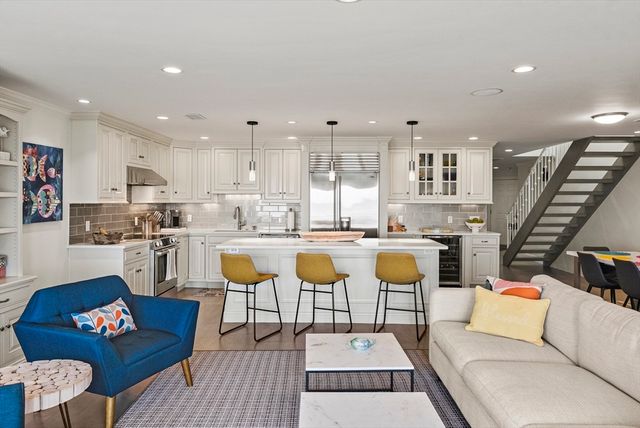 64 Cliffside Dr In Season, Plymouth, MA 02360