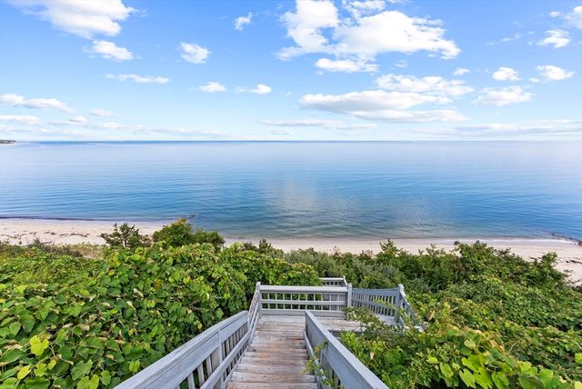 64 Cliffside Dr In Season, Plymouth, MA 02360
