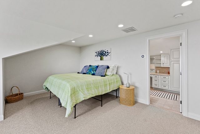 64 Cliffside Dr In Season, Plymouth, MA 02360