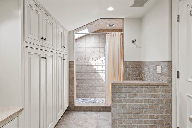 64 Cliffside Dr In Season, Plymouth, MA 02360