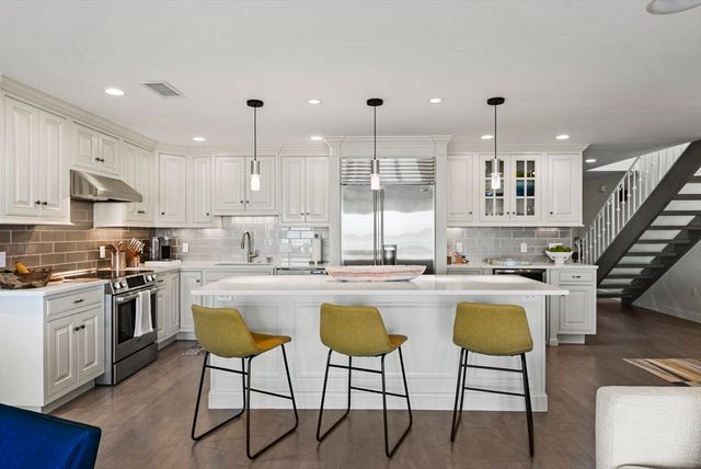 64 Cliffside Dr In Season, Plymouth, MA 02360