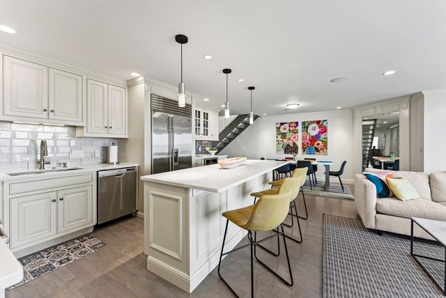 64 Cliffside Dr In Season, Plymouth, MA 02360