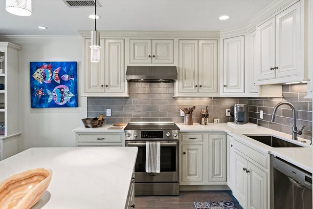 64 Cliffside Dr In Season, Plymouth, MA 02360