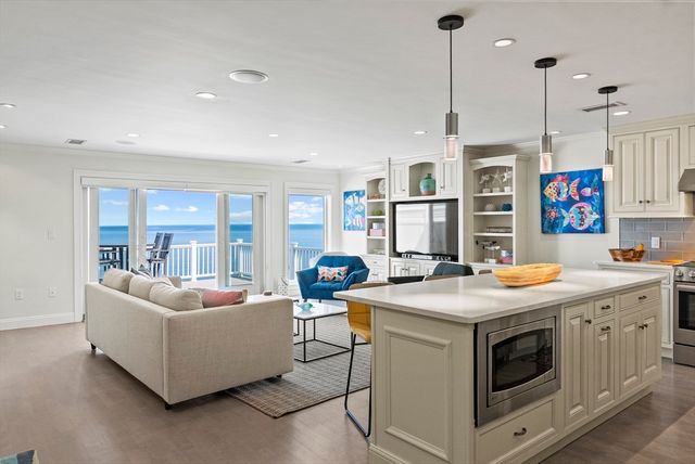 64 Cliffside Dr In Season, Plymouth, MA 02360