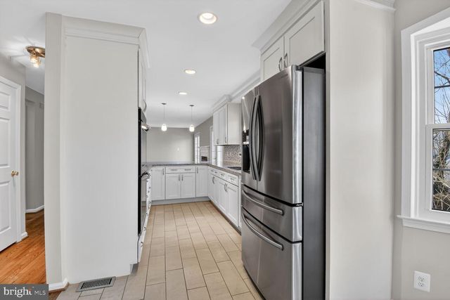 1302 CLAYBORNE HOUSE CT, Mclean, VA 22101