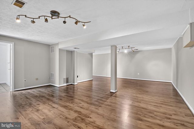 1302 CLAYBORNE HOUSE CT, Mclean, VA 22101