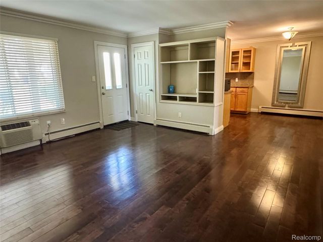 475 S ADAMS Road 5, Birmingham, MI 48009