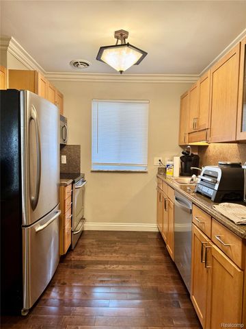 475 S ADAMS Road 5, Birmingham, MI 48009