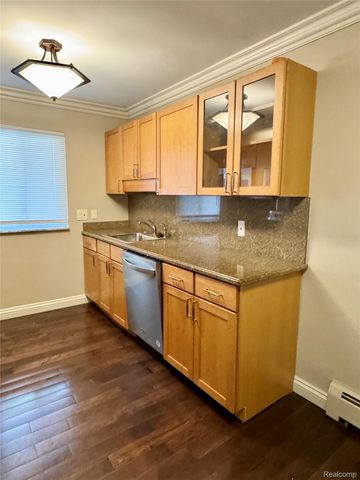 475 S ADAMS Road 5, Birmingham, MI 48009