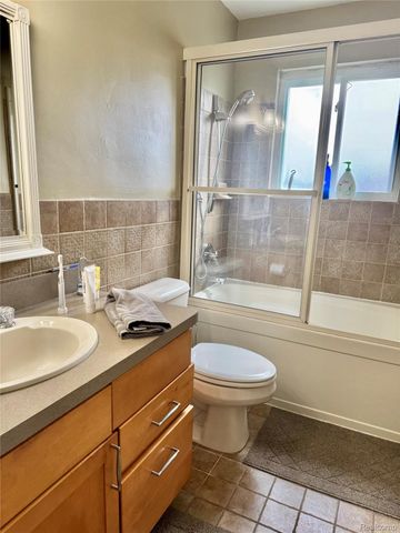 475 S ADAMS Road 5, Birmingham, MI 48009