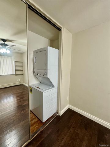 475 S ADAMS Road 5, Birmingham, MI 48009