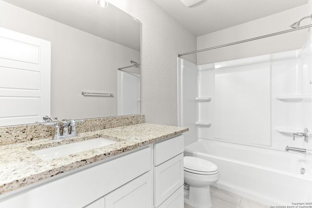 310 W Evergreen St #107, San Antonio, TX 78212