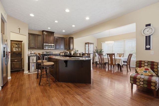 1686 Summit Creek Drive, Centerville, OH 45458