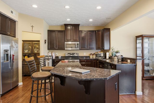 1686 Summit Creek Drive, Centerville, OH 45458