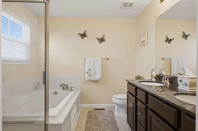 1686 Summit Creek Drive, Centerville, OH 45458