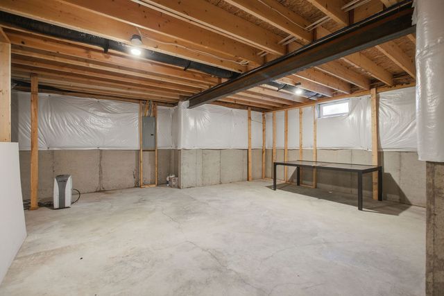 1686 Summit Creek Drive, Centerville, OH 45458