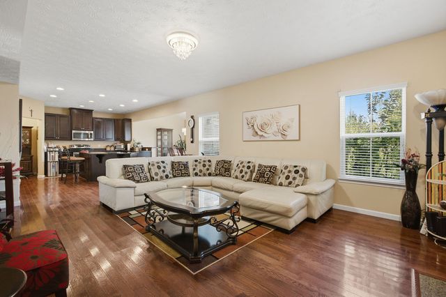 1686 Summit Creek Drive, Centerville, OH 45458