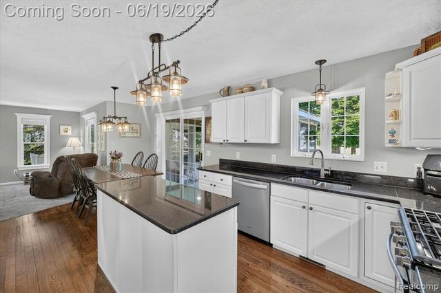 5900 Carter Court, Howell, MI 48843