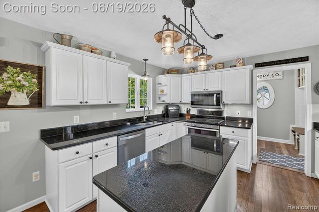 5900 Carter Court, Howell, MI 48843