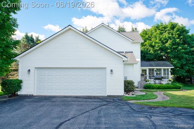 5900 Carter Court, Howell, MI 48843