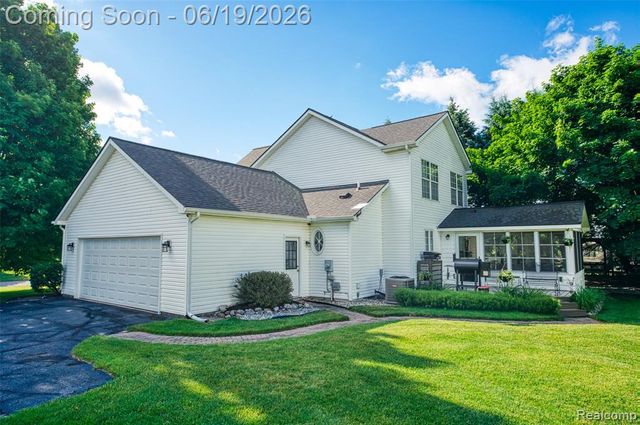 5900 Carter Court, Howell, MI 48843
