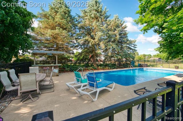 5900 Carter Court, Howell, MI 48843