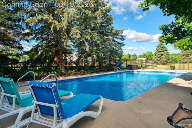 5900 Carter Court, Howell, MI 48843