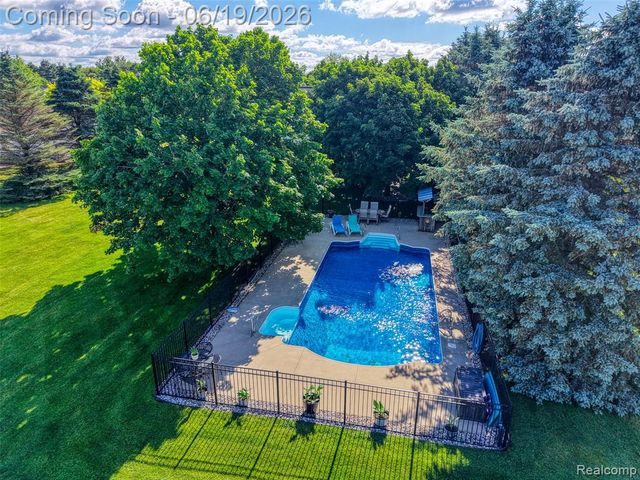 5900 Carter Court, Howell, MI 48843