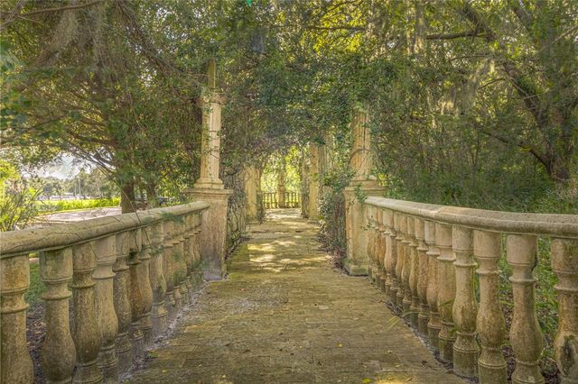 117 BELLAMERE PALMS COURT, Lutz, FL 33549