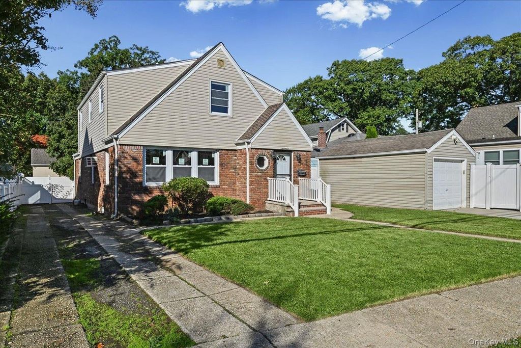 17 President Street, Lynbrook, NY 11563 — exterior