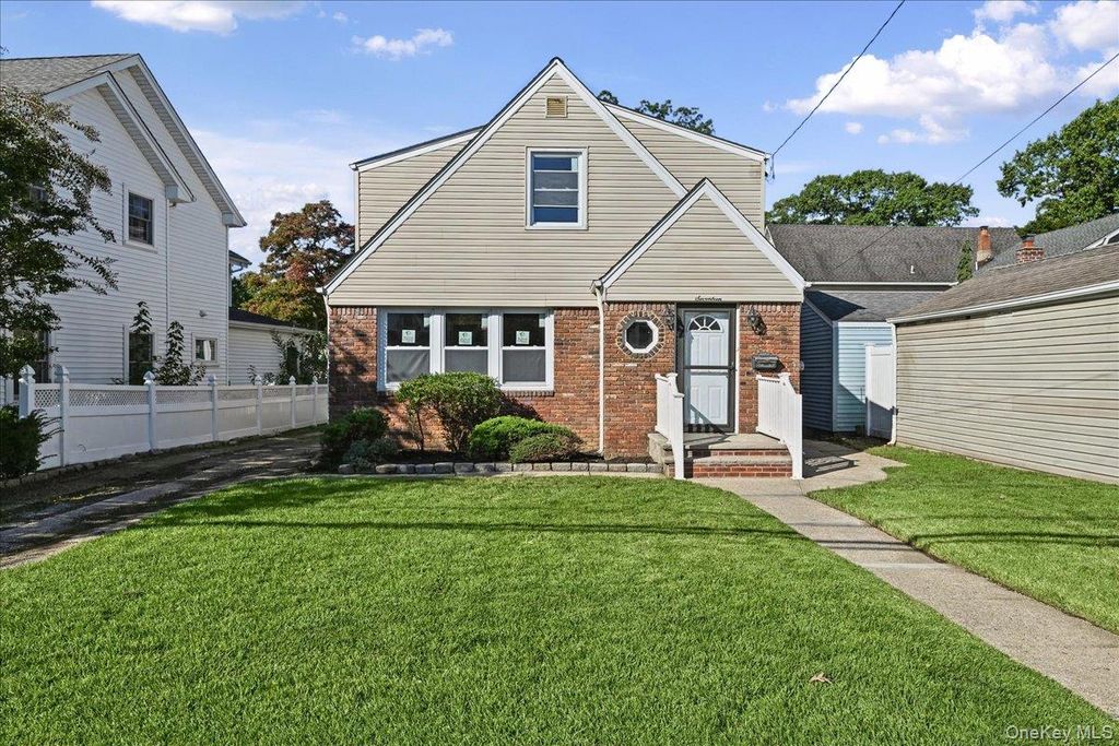 17 President Street, Lynbrook, NY 11563 — photo 2