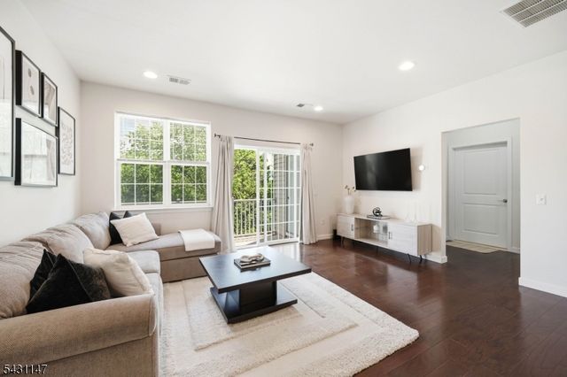 336 Pond Ln, Piscataway Twp., NJ 08854