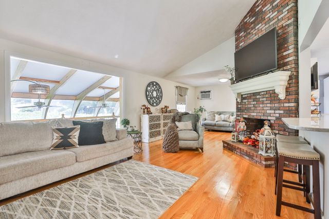 25 Indian Rock Dr, Saugus, MA 01906