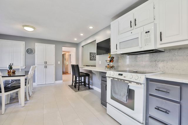 25 Indian Rock Dr, Saugus, MA 01906