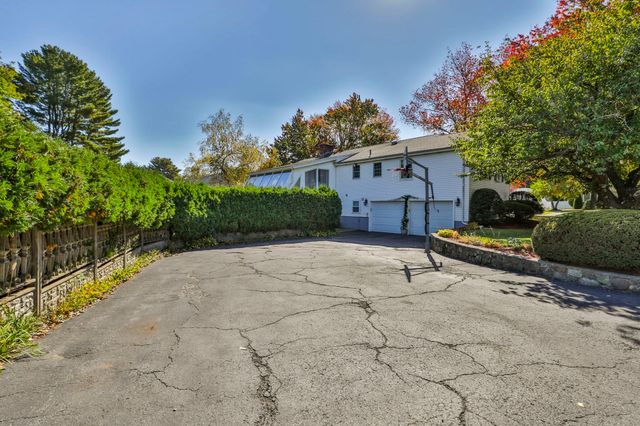25 Indian Rock Dr, Saugus, MA 01906