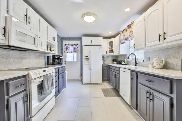 25 Indian Rock Dr, Saugus, MA 01906
