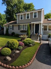 28 Walnut Ter, Avon, MA 02322
