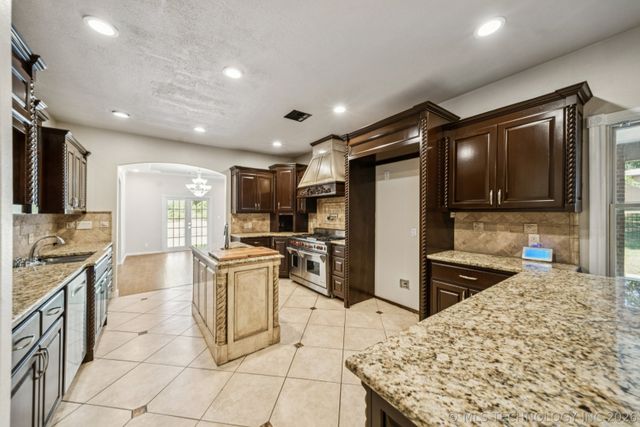 13606 S 261st East Avenue, Coweta, OK 74429