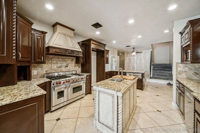 13606 S 261st East Avenue, Coweta, OK 74429