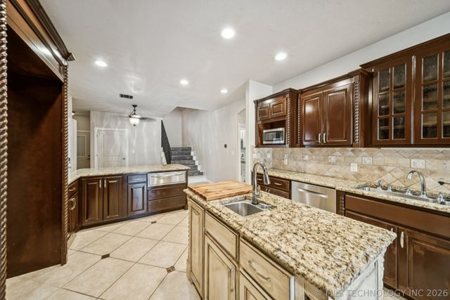 13606 S 261st East Avenue, Coweta, OK 74429