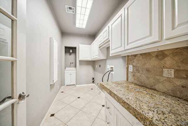 13606 S 261st East Avenue, Coweta, OK 74429
