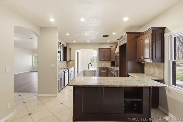 13606 S 261st East Avenue, Coweta, OK 74429