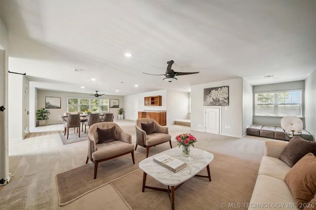 13606 S 261st East Avenue, Coweta, OK 74429
