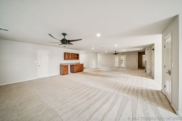 13606 S 261st East Avenue, Coweta, OK 74429